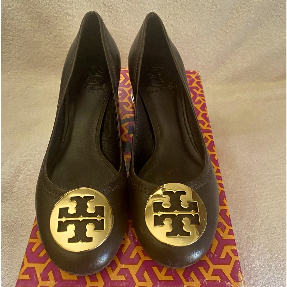 Tory Burch Coconut Gold 215 , Basic Amy Pump-Mest… - image 1